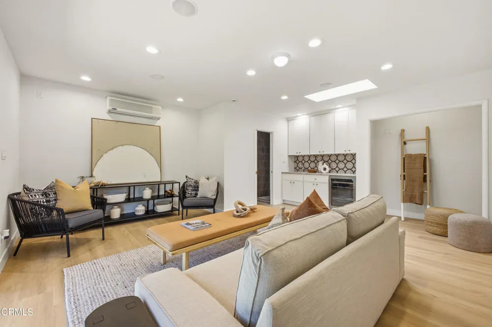 168 Lamour Drive La Canada Flintridge, CA 91011