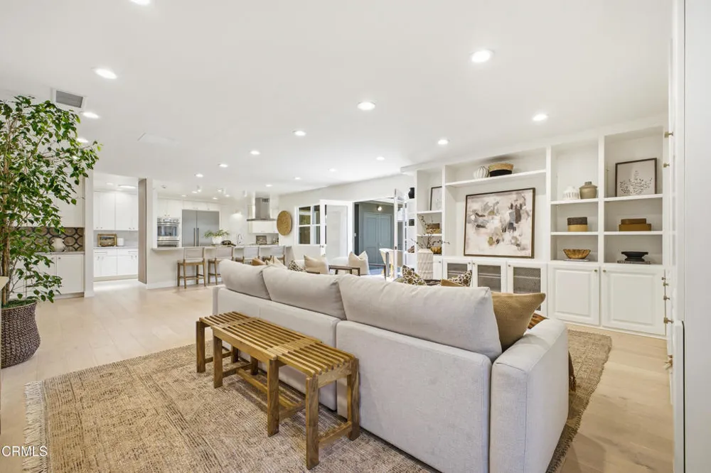 168 Lamour Drive La Canada Flintridge, CA 91011