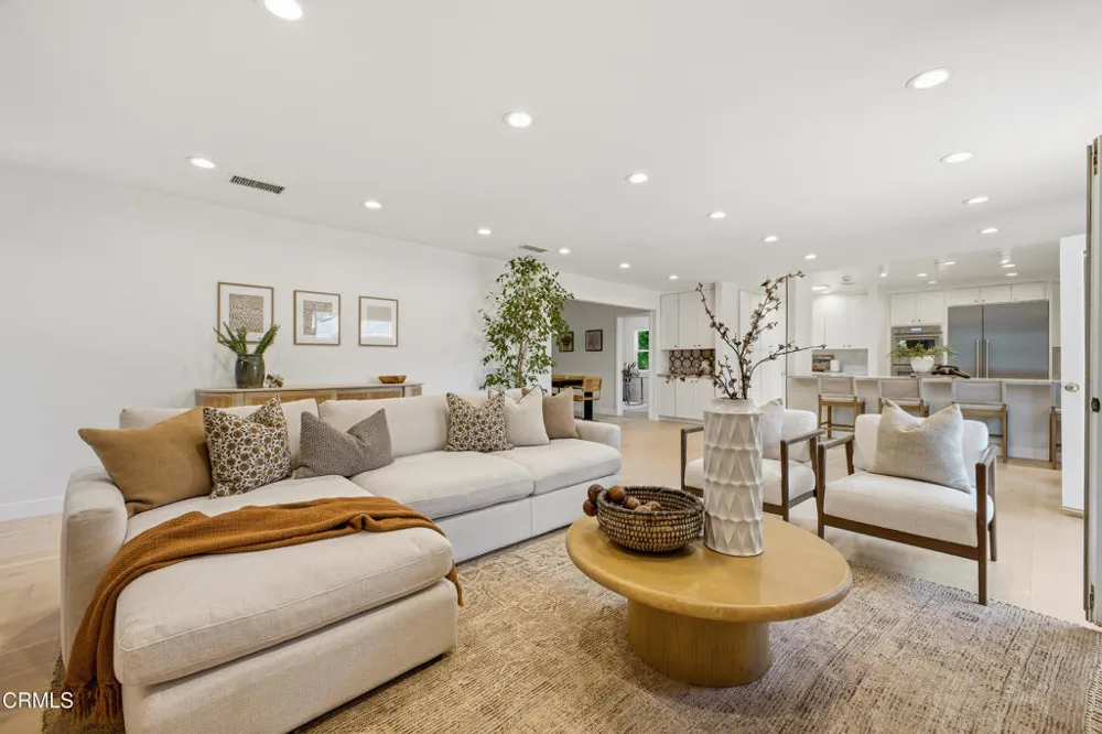 168 Lamour Drive La Canada Flintridge, CA 91011