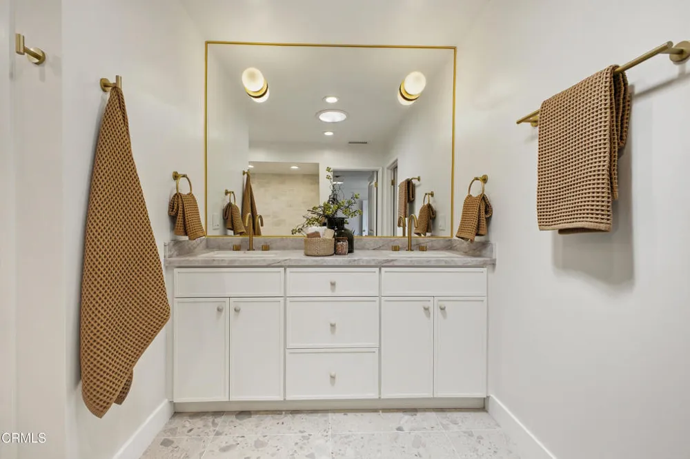 168 Lamour Drive La Canada Flintridge, CA 91011