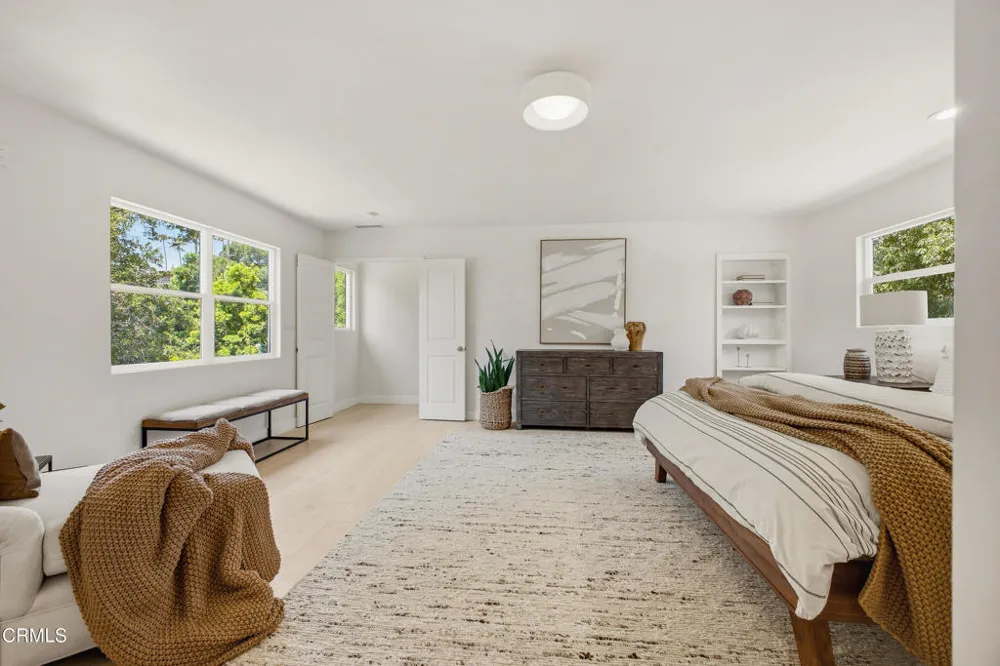 168 Lamour Drive La Canada Flintridge, CA 91011
