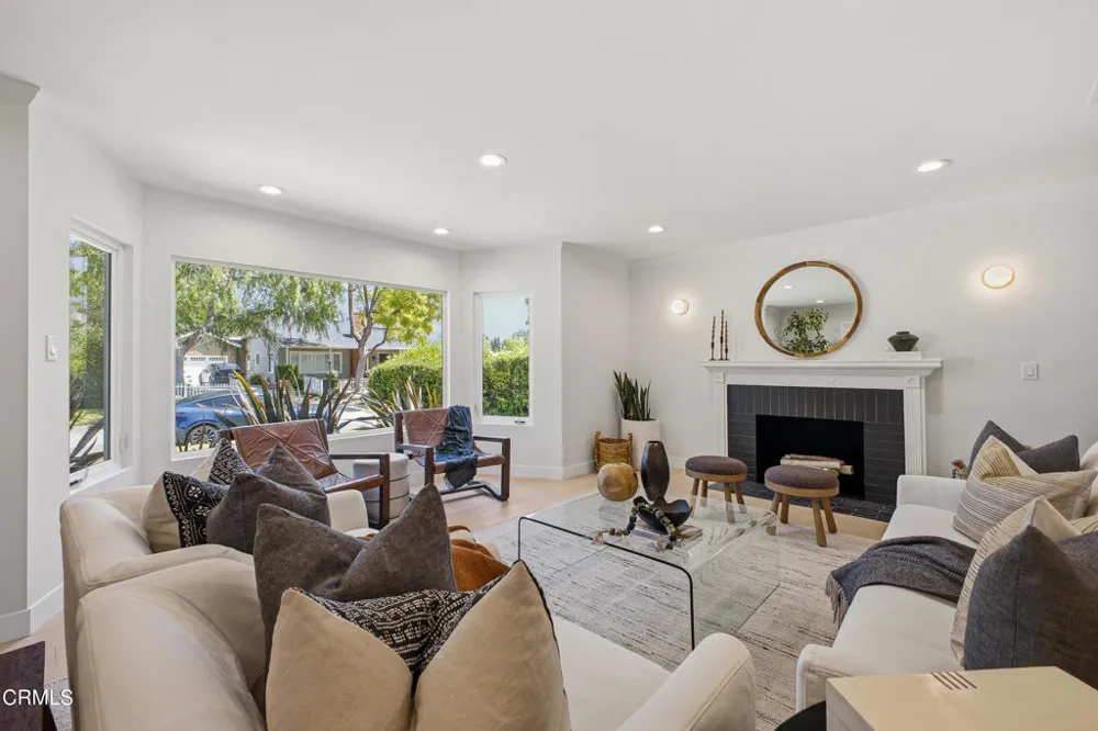 168 Lamour Drive La Canada Flintridge, CA 91011
