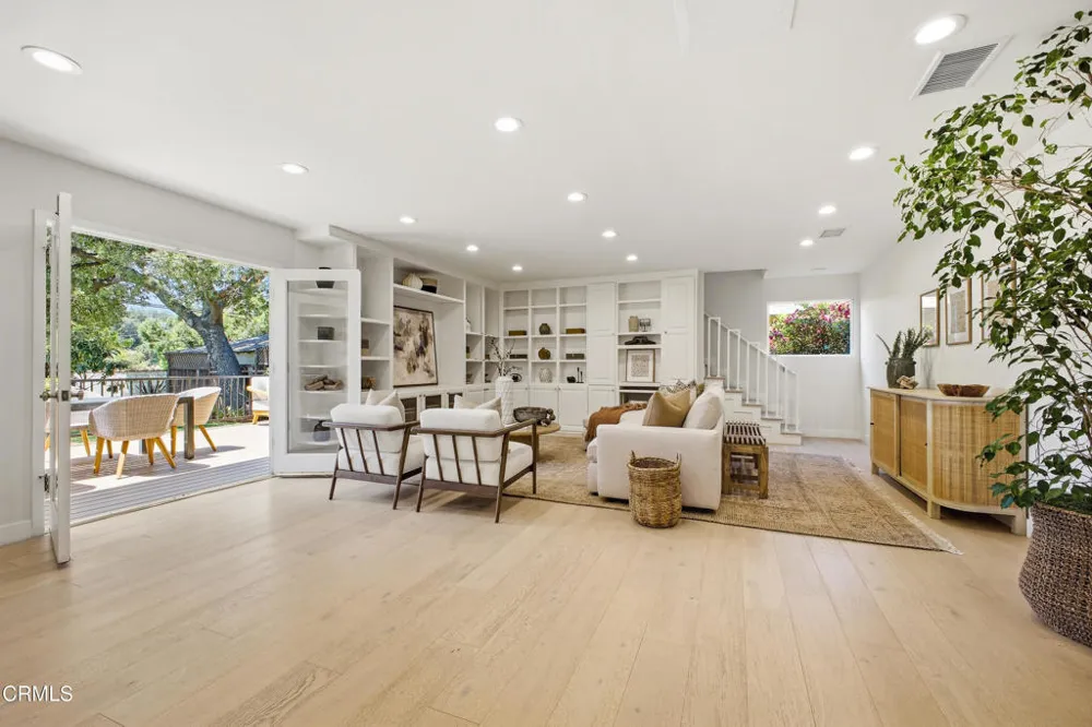 168 Lamour Drive La Canada Flintridge, CA 91011