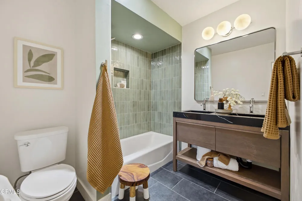 168 Lamour Drive La Canada Flintridge, CA 91011