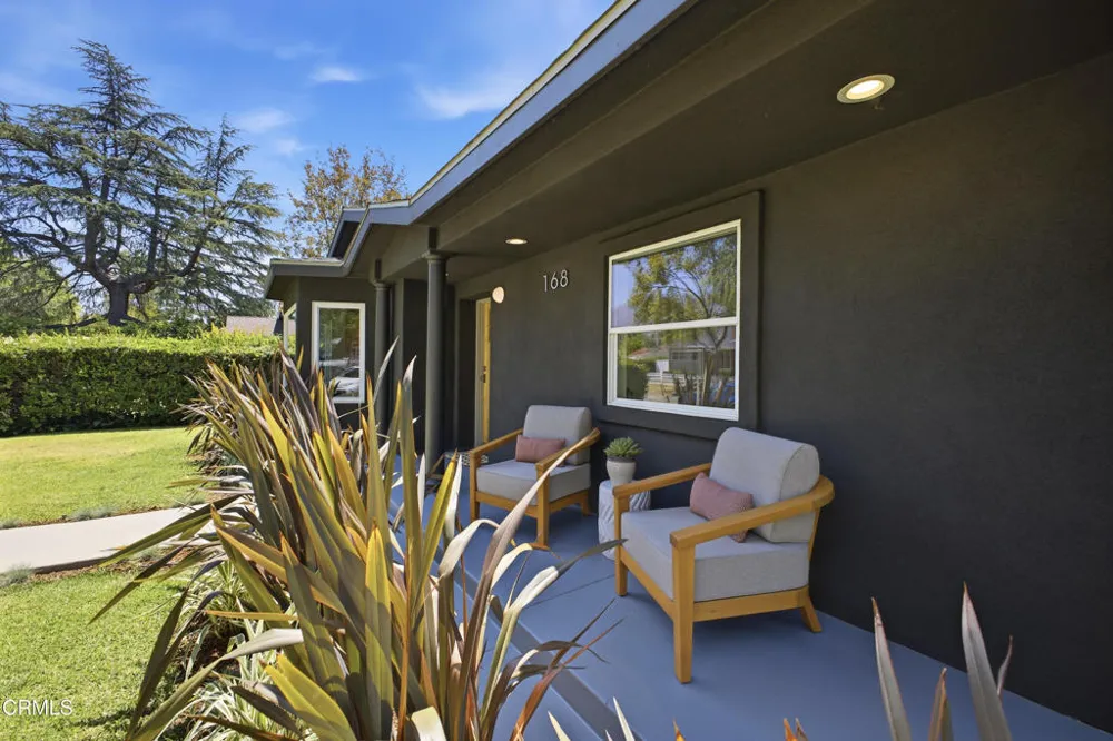 168 Lamour Drive La Canada Flintridge, CA 91011