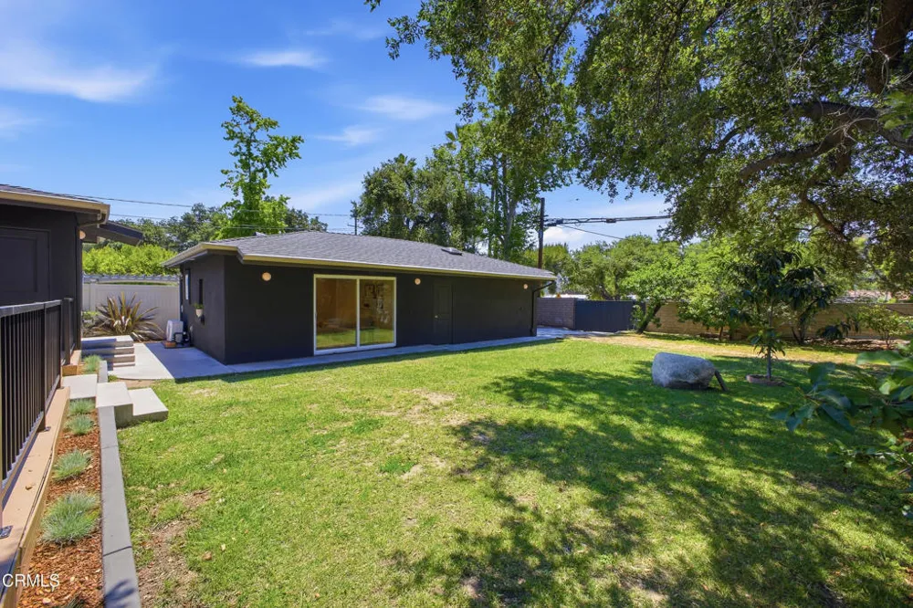 168 Lamour Drive La Canada Flintridge, CA 91011