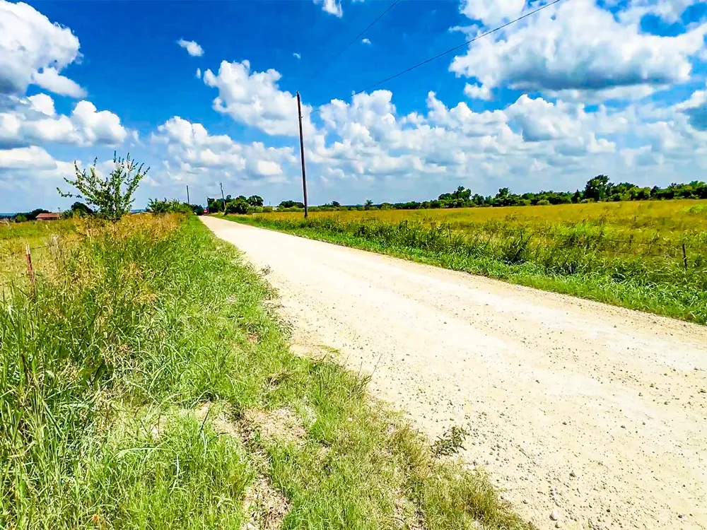 6968 County Road 203 Grandview, TX 76050