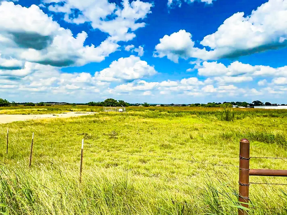 6968 County Road 203 Grandview, TX 76050