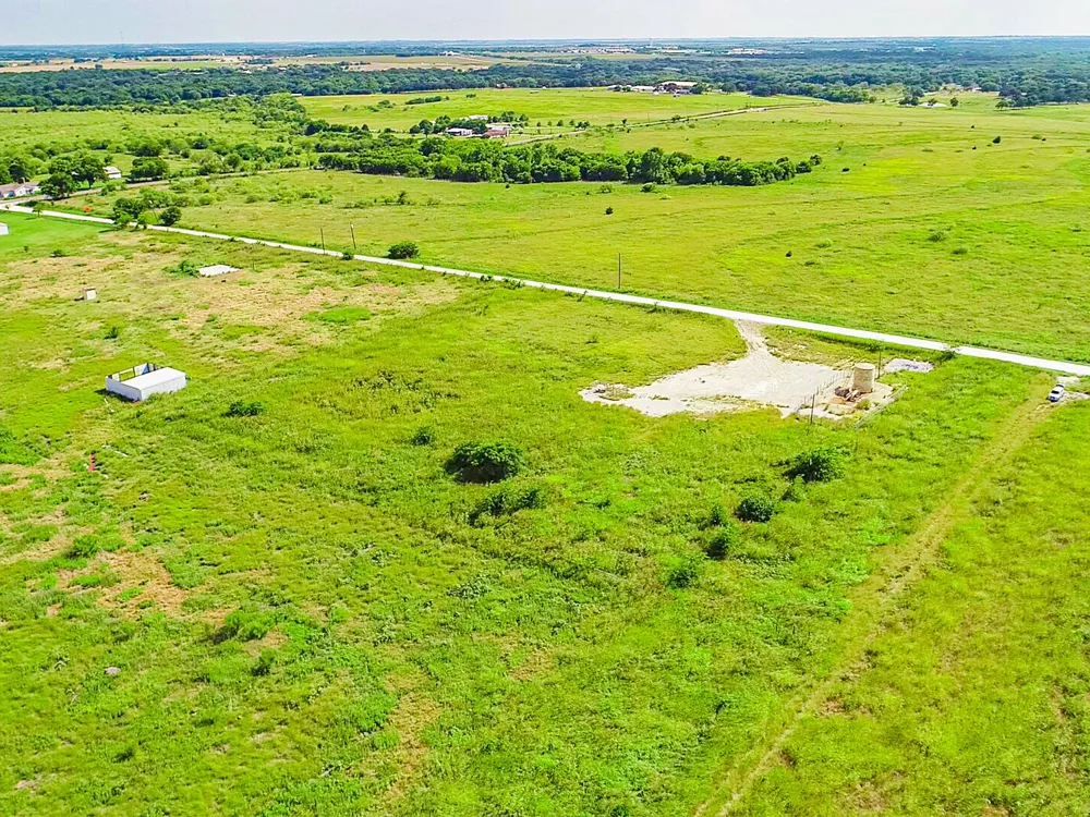 6968 County Road 203 Grandview, TX 76050