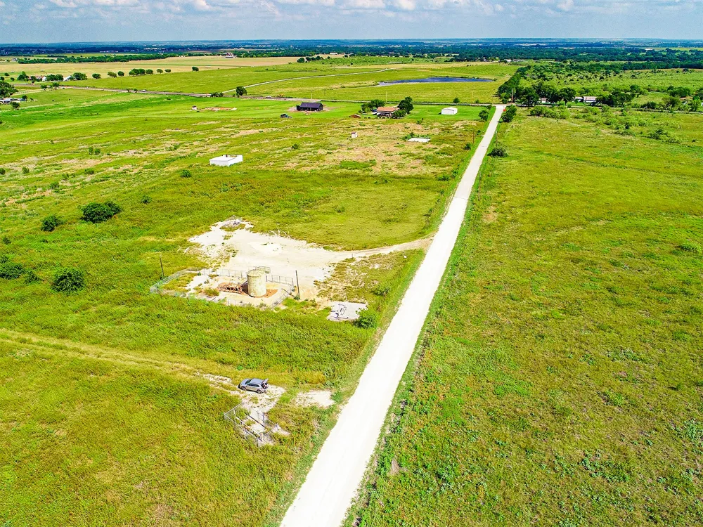 6968 County Road 203 Grandview, TX 76050