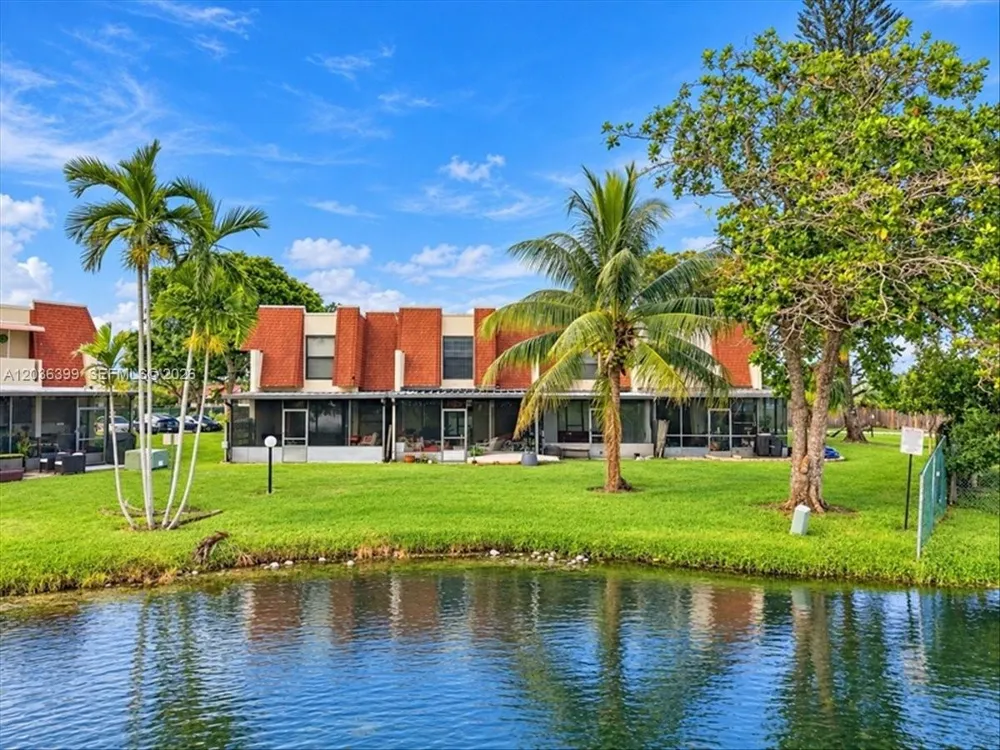 8902 Palm Tree Ln #8902 Pembroke Pines, FL 33024