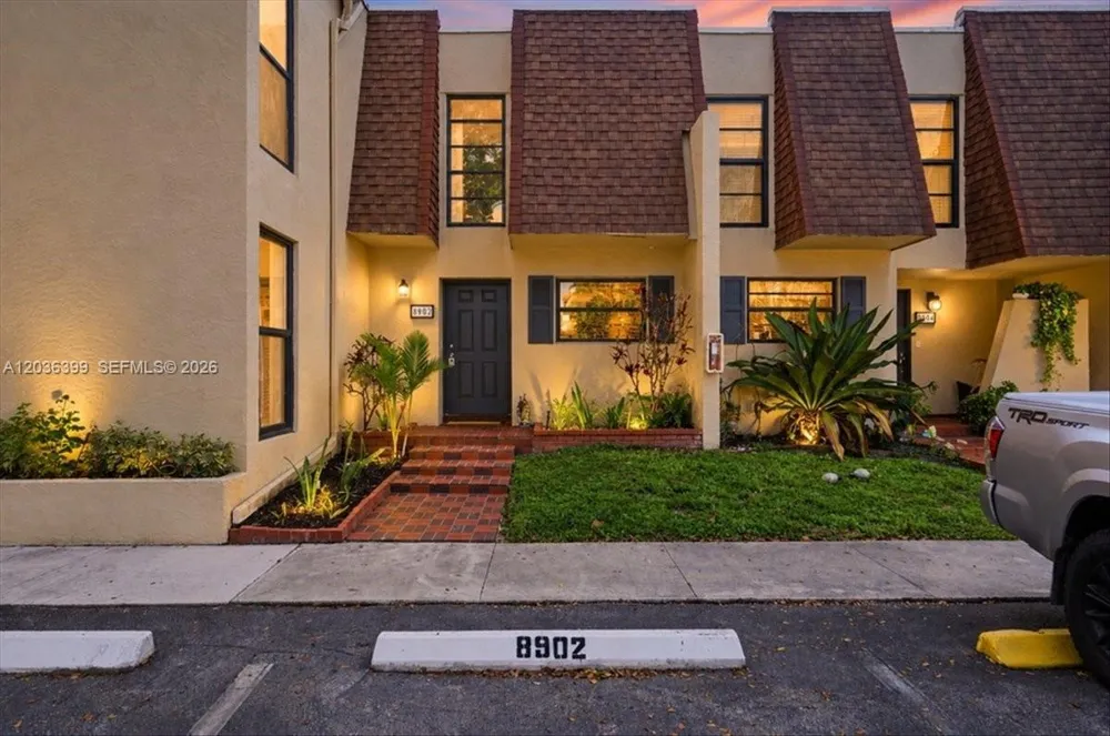 8902 Palm Tree Ln #8902 Pembroke Pines, FL 33024