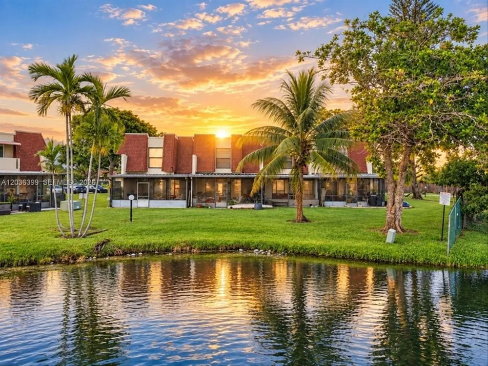 8902 Palm Tree Ln #8902 Pembroke Pines, FL 33024