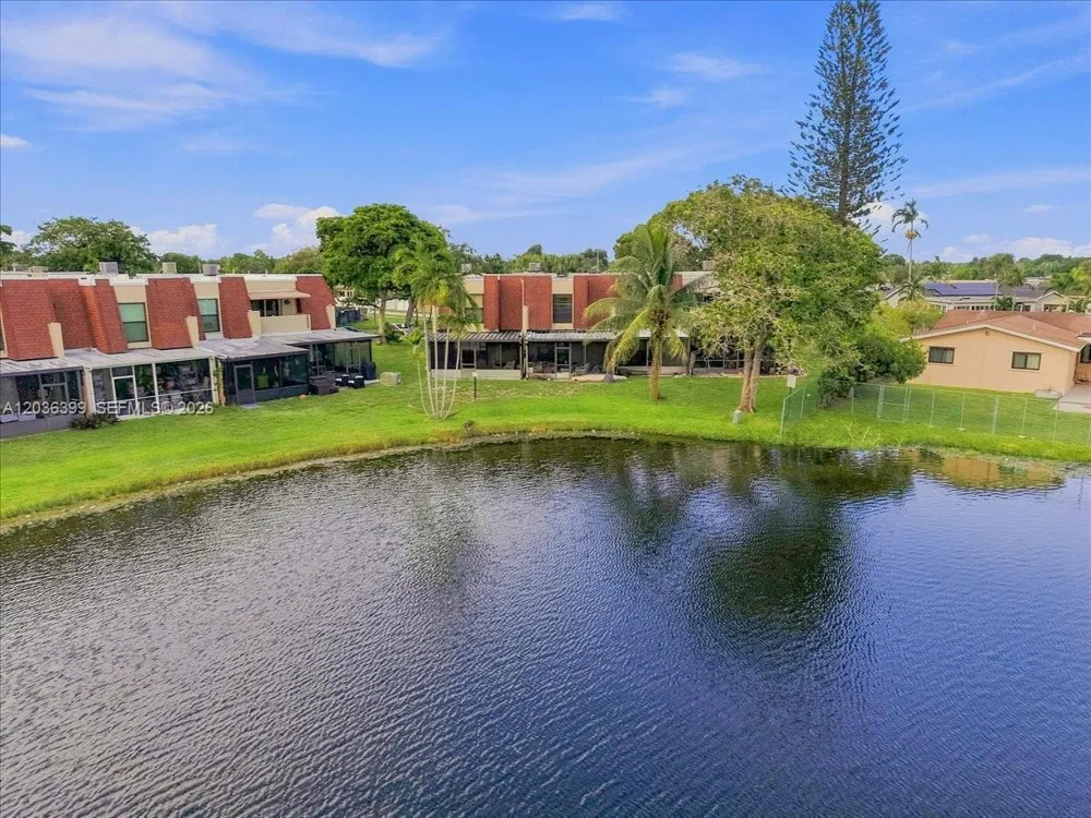 8902 Palm Tree Ln #8902 Pembroke Pines, FL 33024