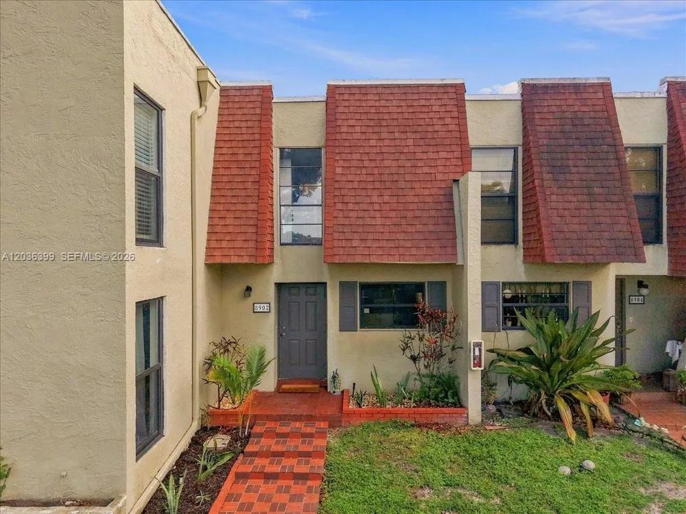 8902 Palm Tree Ln #8902 Pembroke Pines, FL 33024