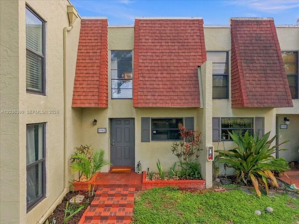 8902 Palm Tree Ln #8902 Pembroke Pines, FL 33024