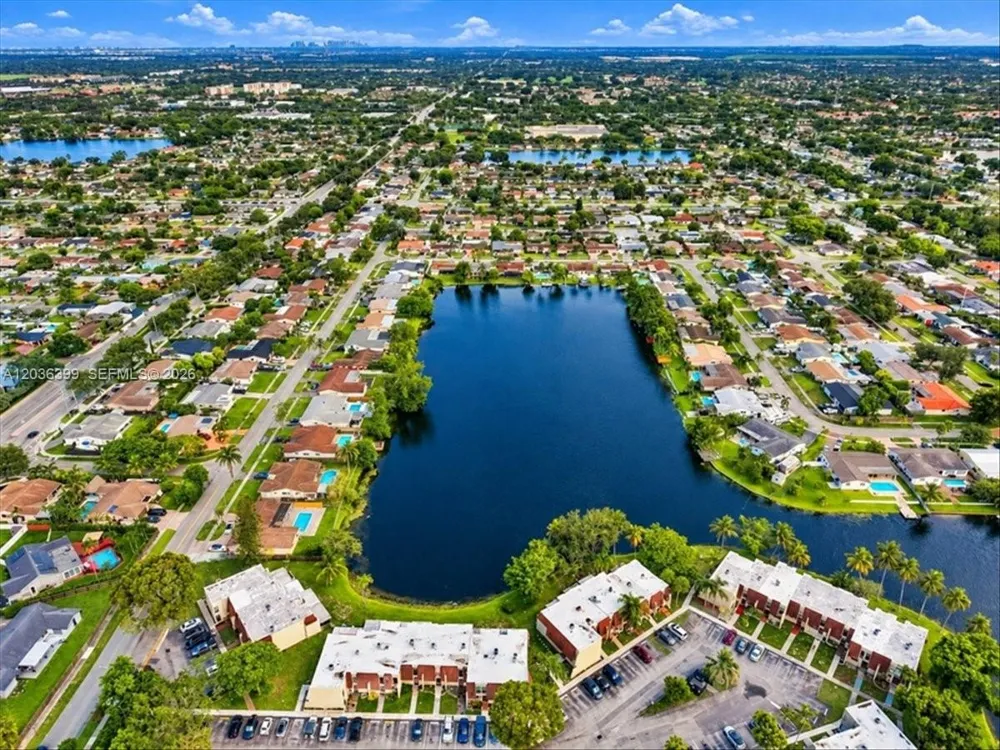 8902 Palm Tree Ln #8902 Pembroke Pines, FL 33024