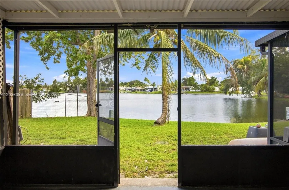 8902 Palm Tree Ln #8902 Pembroke Pines, FL 33024