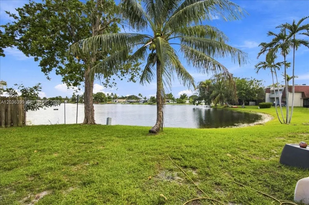 8902 Palm Tree Ln #8902 Pembroke Pines, FL 33024