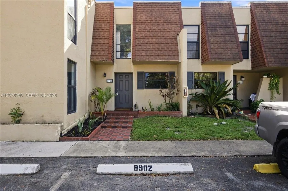 8902 Palm Tree Ln #8902 Pembroke Pines, FL 33024
