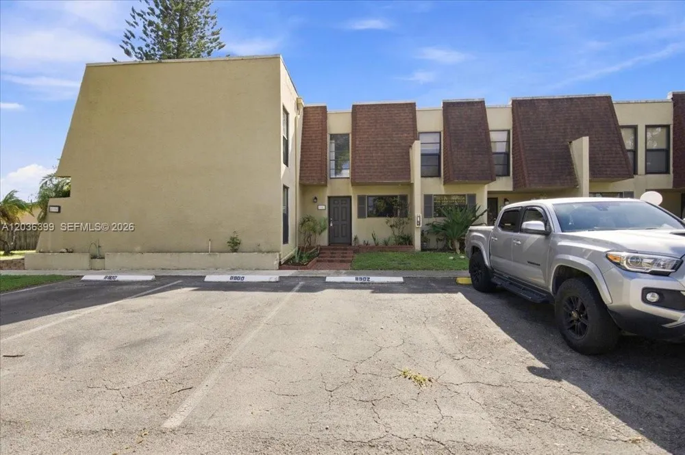 8902 Palm Tree Ln #8902 Pembroke Pines, FL 33024
