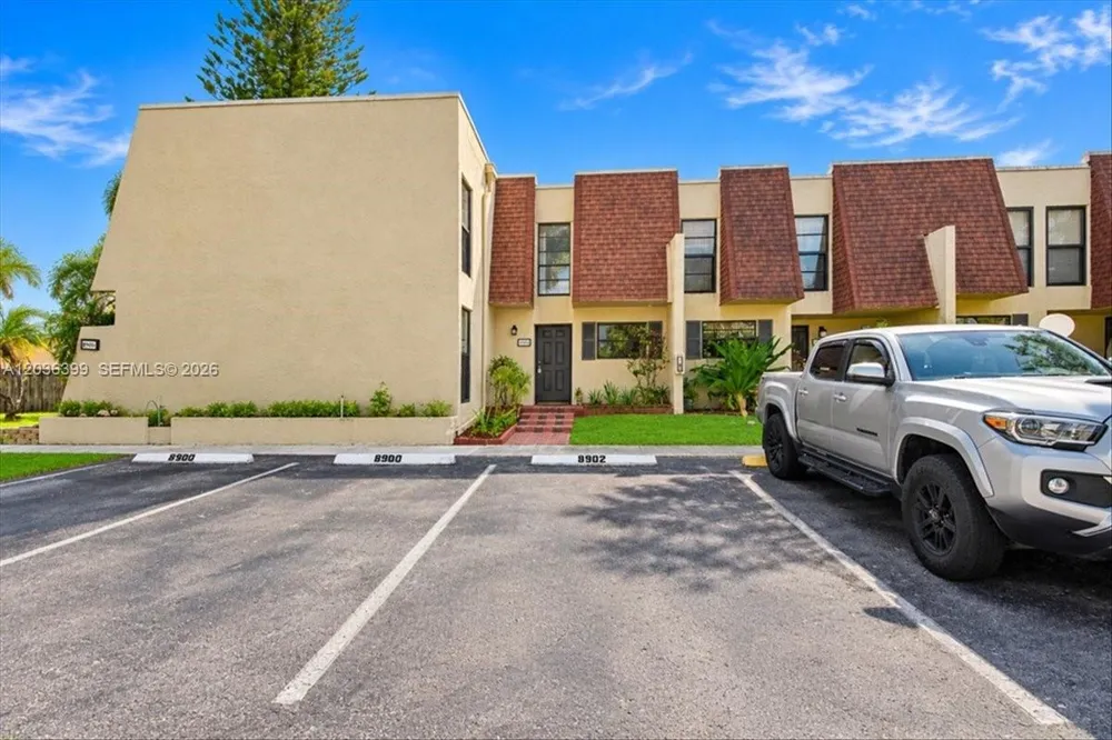 8902 Palm Tree Ln #8902 Pembroke Pines, FL 33024