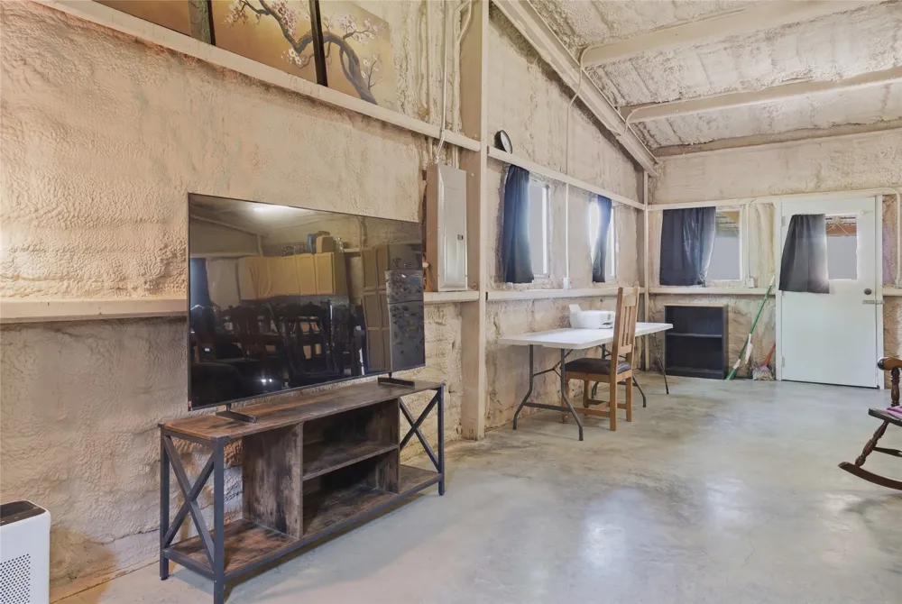 500 County Road 1300 Lake Creek, TX 75450