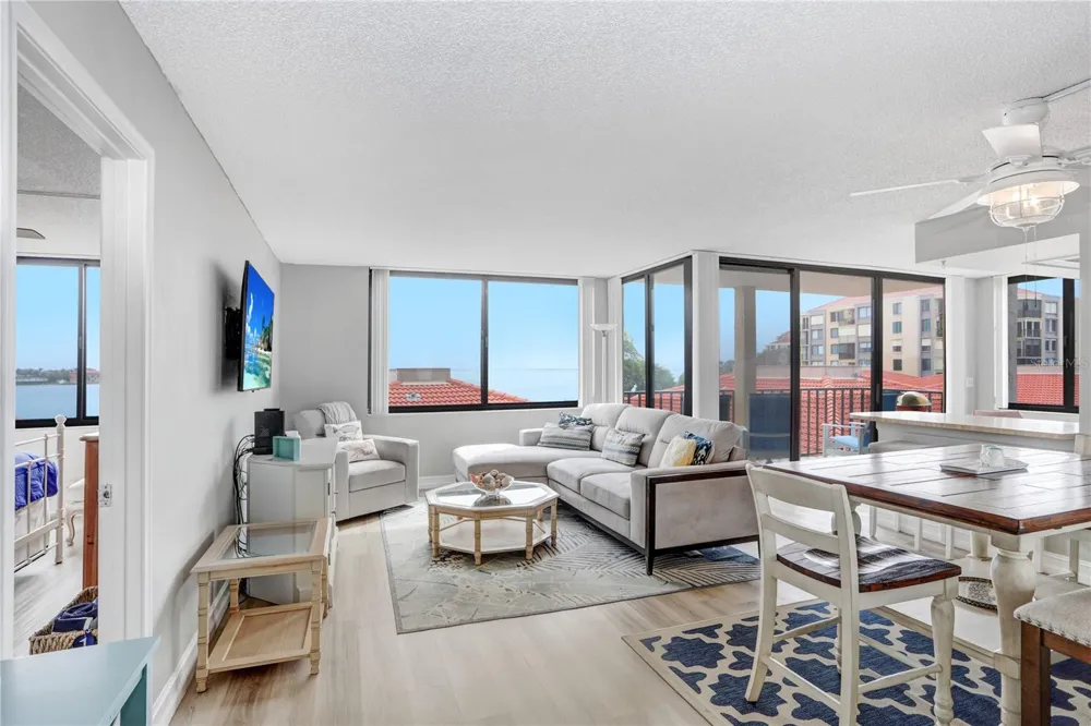 6104 PALMA DEL MAR BOULEVARD S #302 St Petersburg, FL 33715