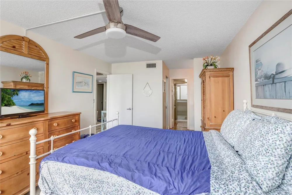 6104 PALMA DEL MAR BOULEVARD S #302 St Petersburg, FL 33715