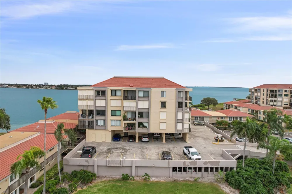 6104 PALMA DEL MAR BOULEVARD S #302 St Petersburg, FL 33715