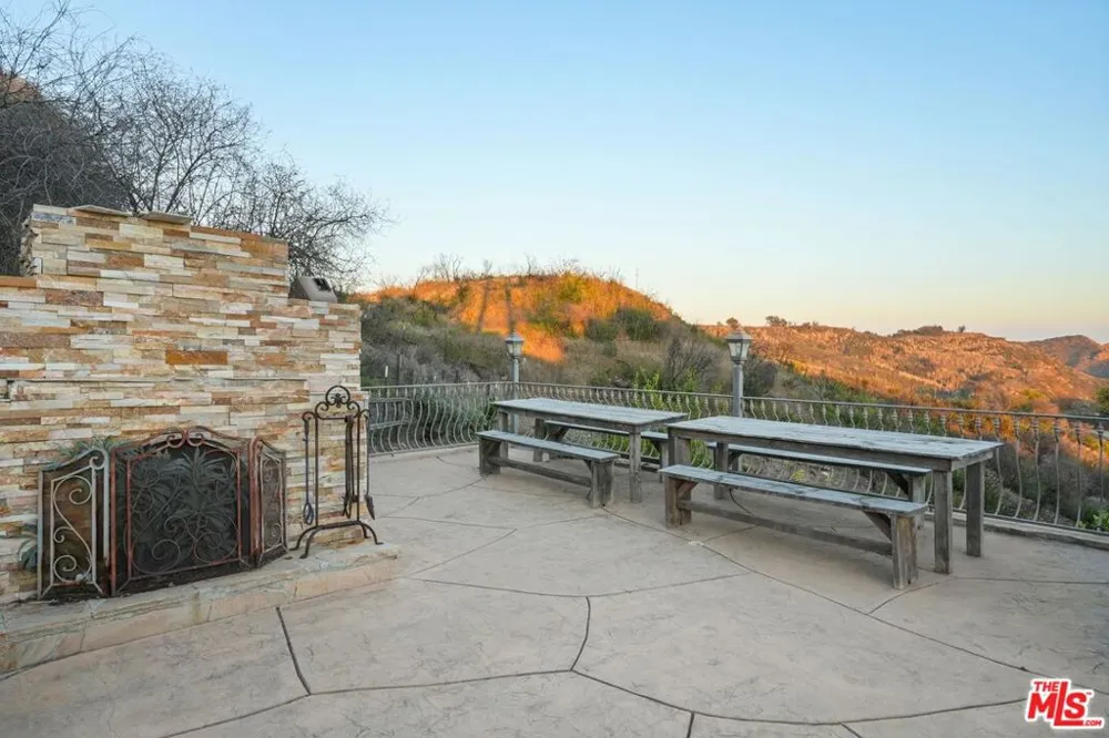 2656 Vista Del Mar Road Topanga, CA 90290