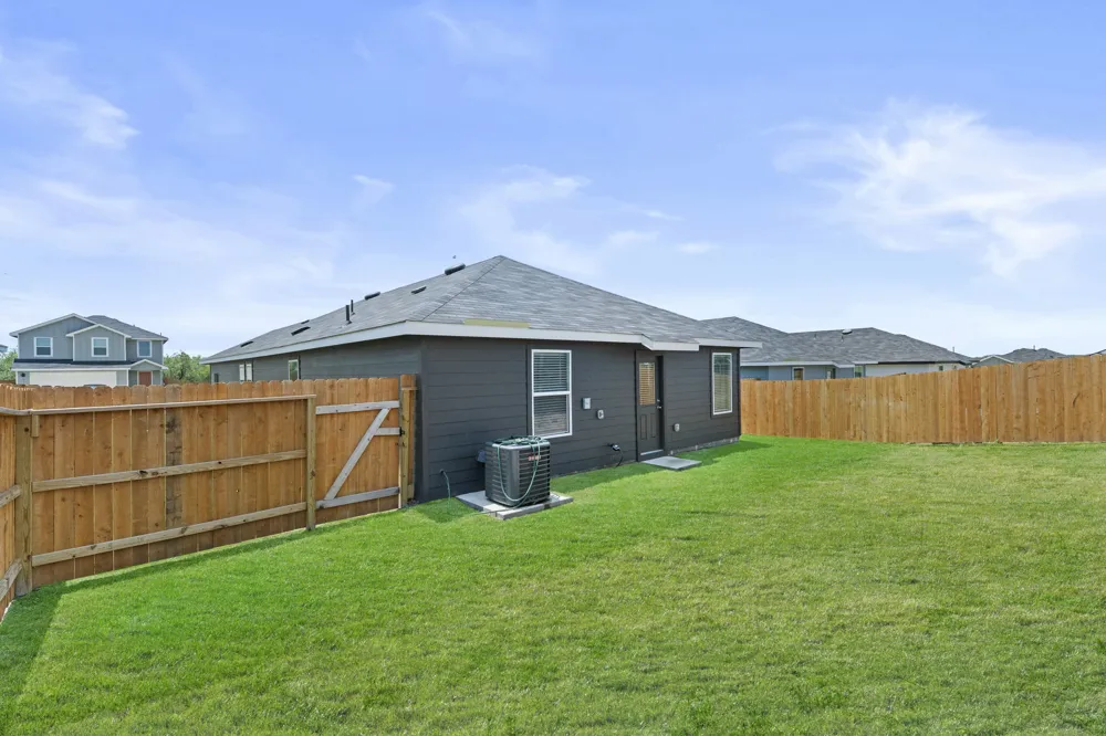 307 Wild Goose Drive Luling, TX 78648