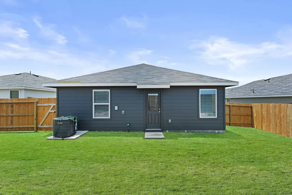 307 Wild Goose Drive Luling, TX 78648
