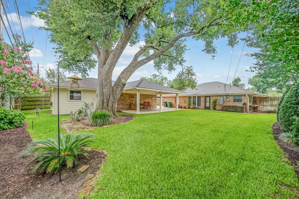 1330 Foxwood Road Houston, TX 77008