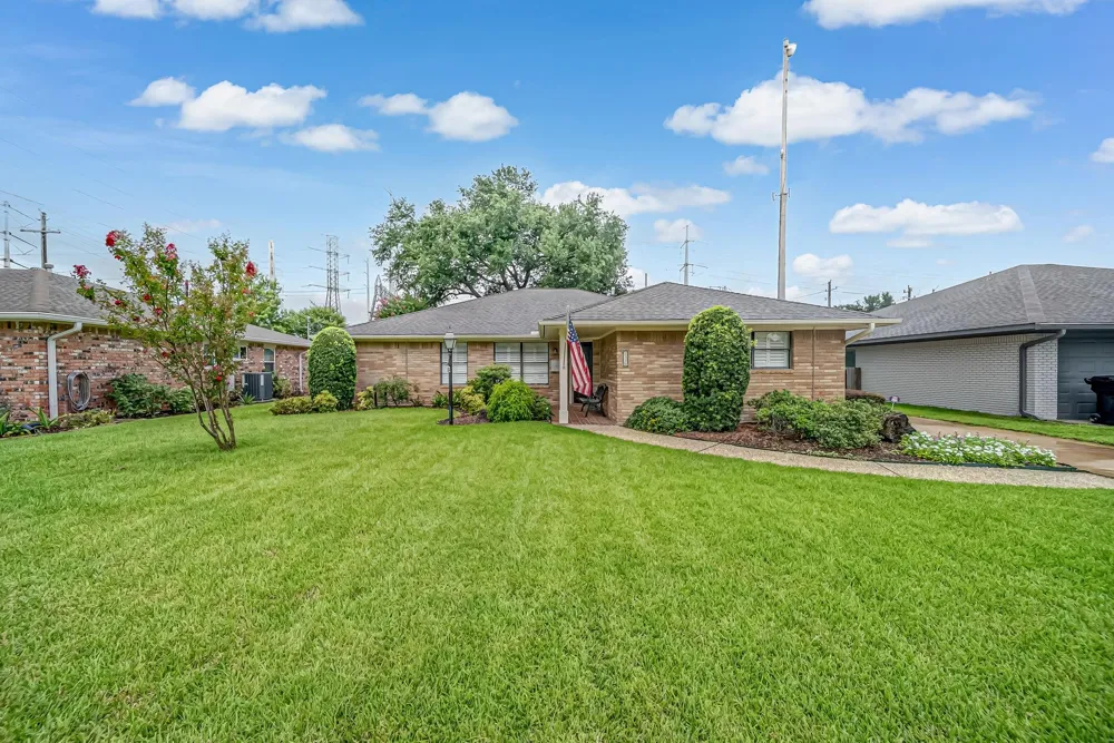1330 Foxwood Road Houston, TX 77008