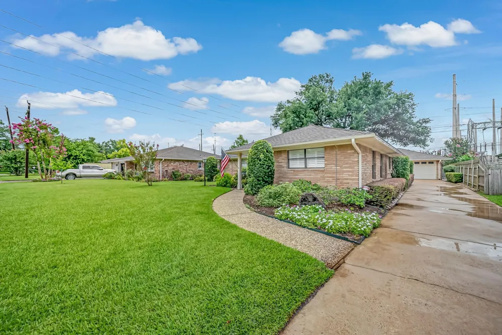 1330 Foxwood Road Houston, TX 77008