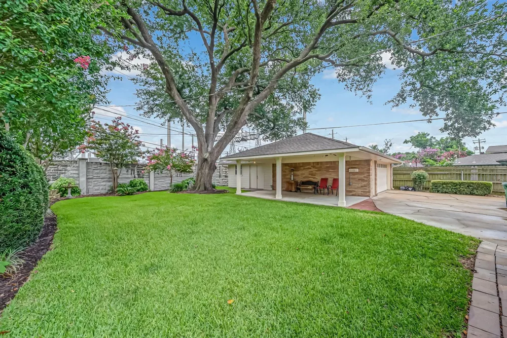 1330 Foxwood Road Houston, TX 77008