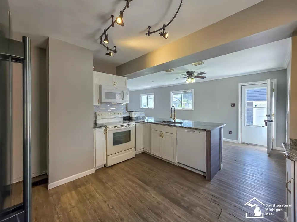 2910 Bailey Avenue Lincoln Park City, MI 48146