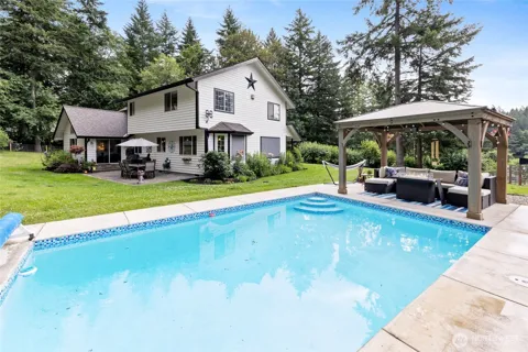 3594 Salmonberry Drive SE