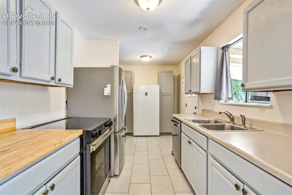 112 Roosevelt Street Colorado Springs, CO 80909