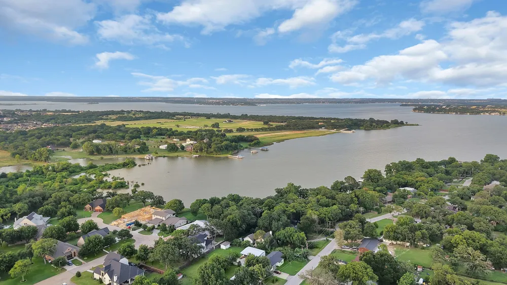 209 Familia Court Azle, TX 76020