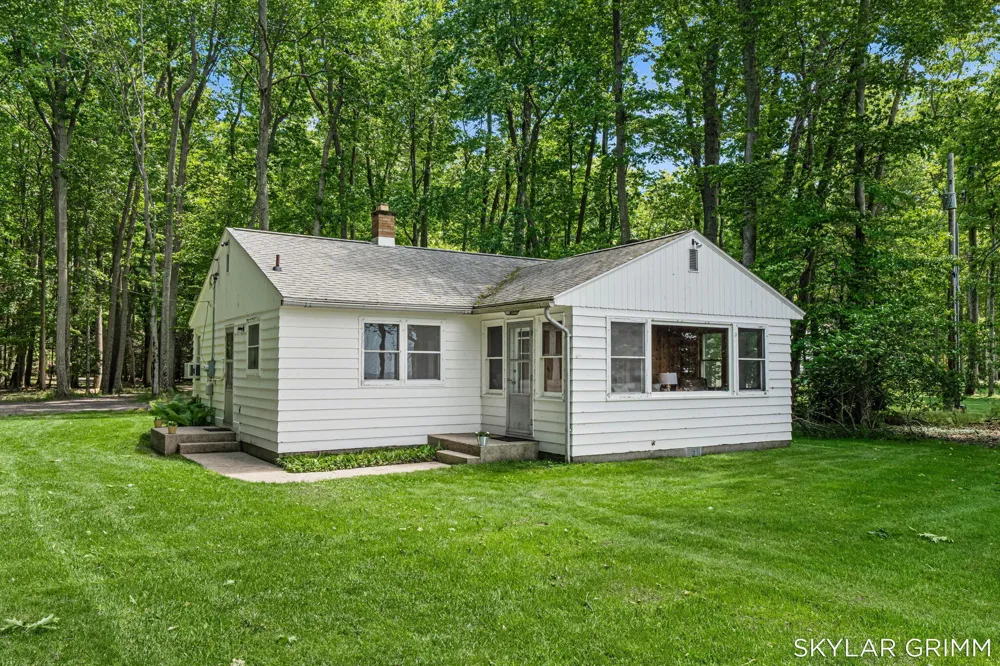 2121 Scenic Drive Muskegon, MI 49445