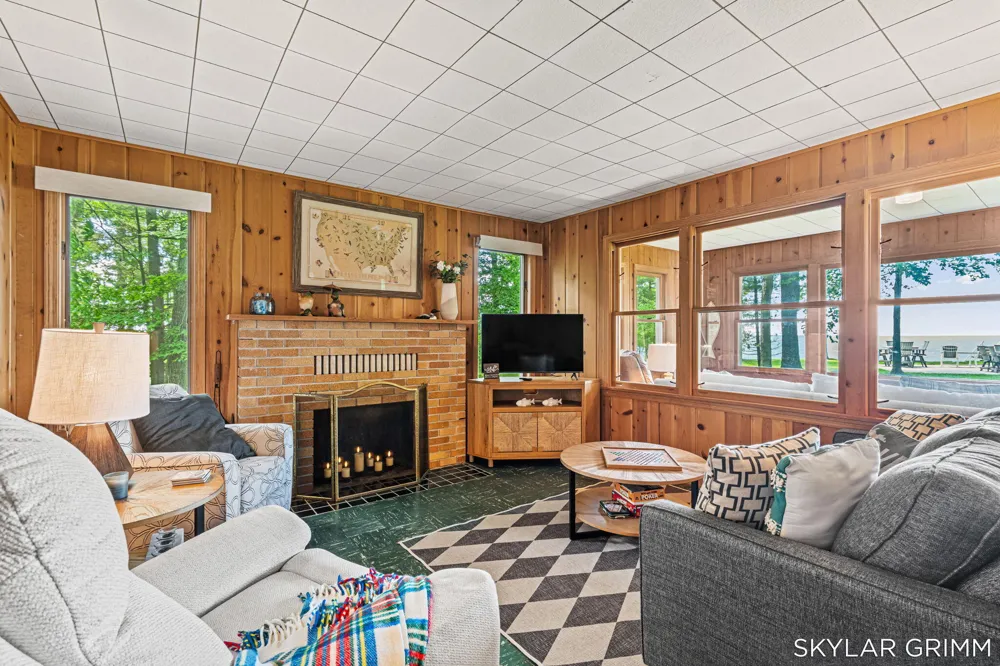 2121 Scenic Drive Muskegon, MI 49445