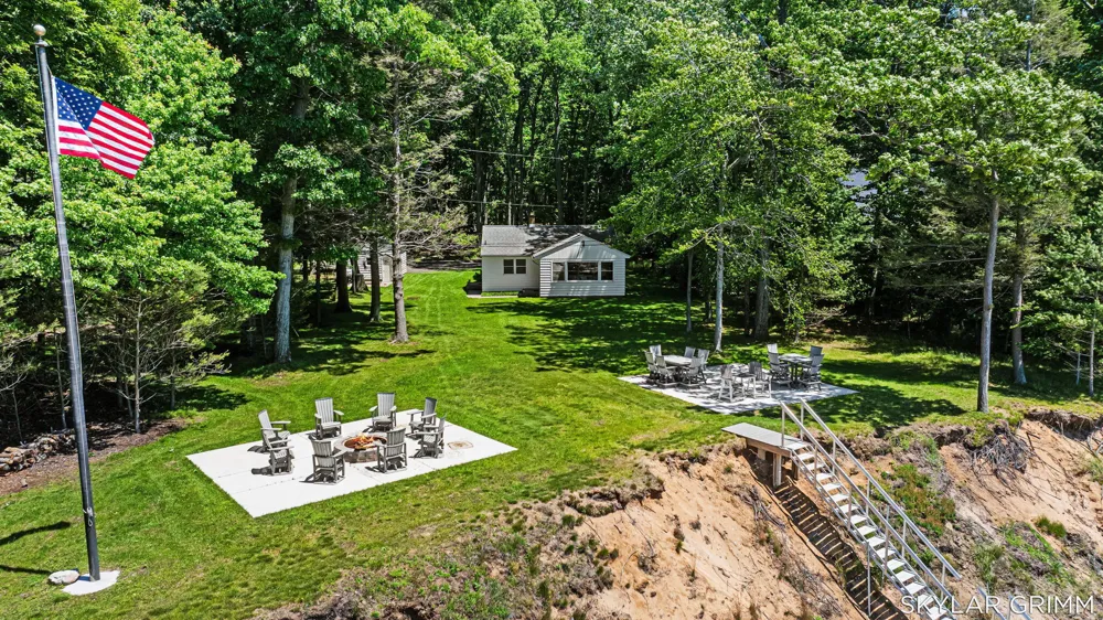 2121 Scenic Drive Muskegon, MI 49445