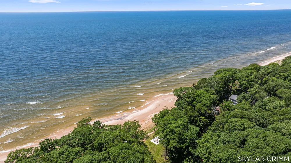 2121 Scenic Drive Muskegon, MI 49445