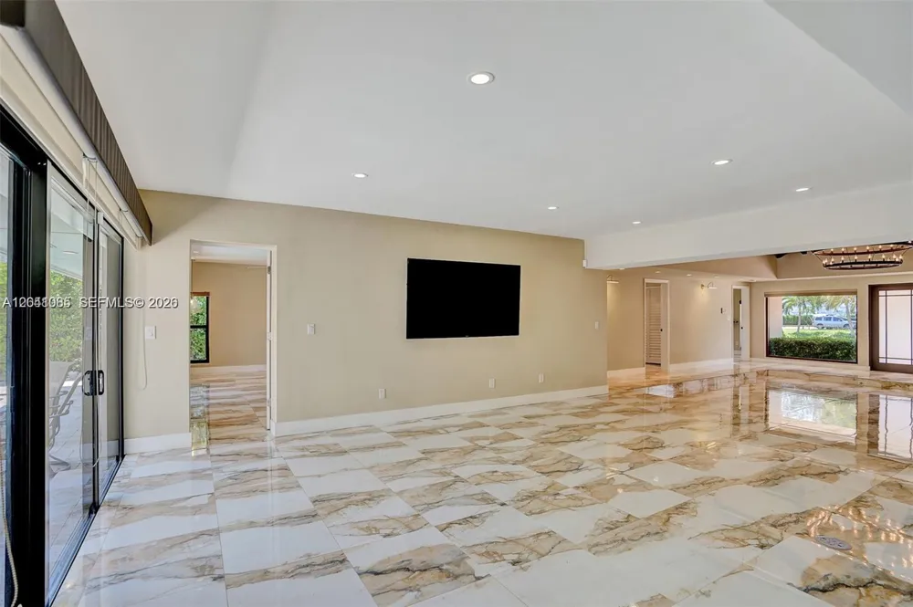 2255 NE 120th St North Miami, FL 33181