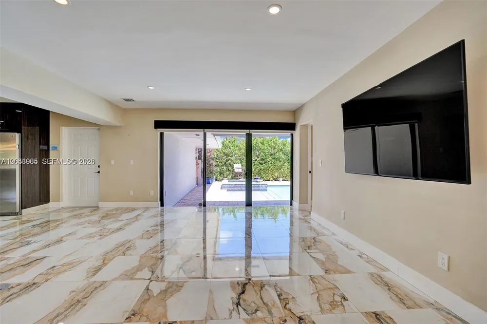 2255 NE 120th St North Miami, FL 33181
