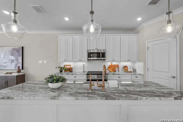 7015 Friedrich Ridge San Antonio, TX 78256