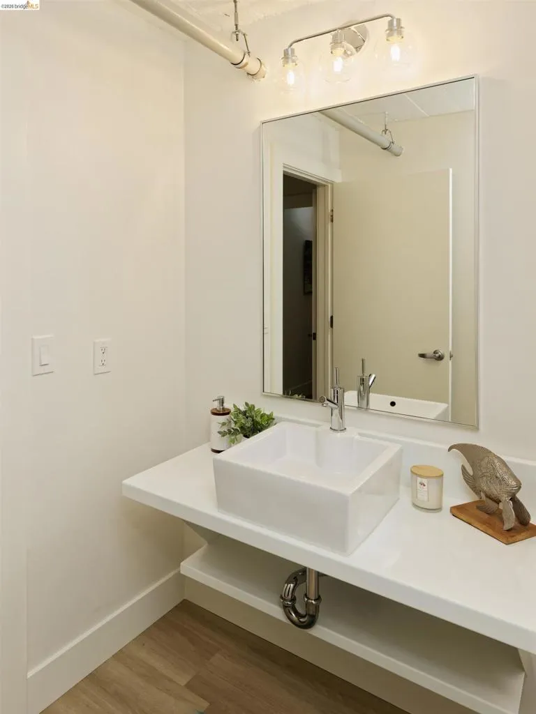 1201 Pine St #315 Oakland, CA 94607