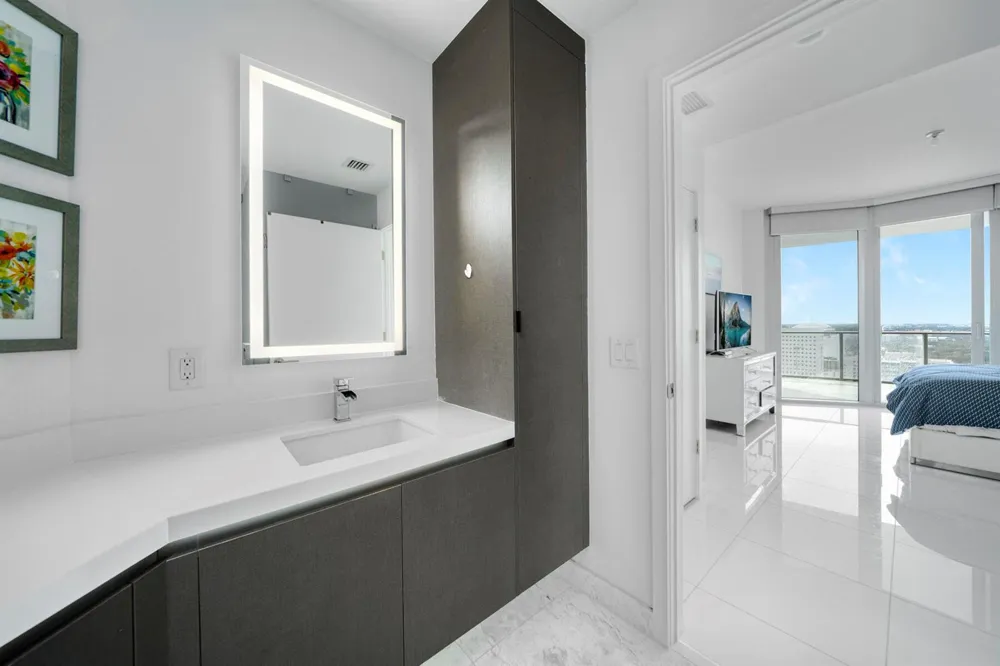 851 NE 1st Avenue #2410 Miami, FL 33132